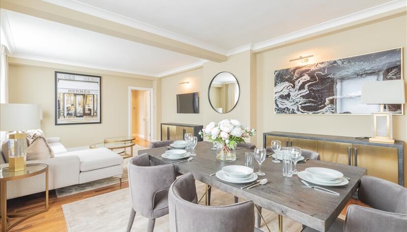 3 bed property in 39 Hill Street, London, London